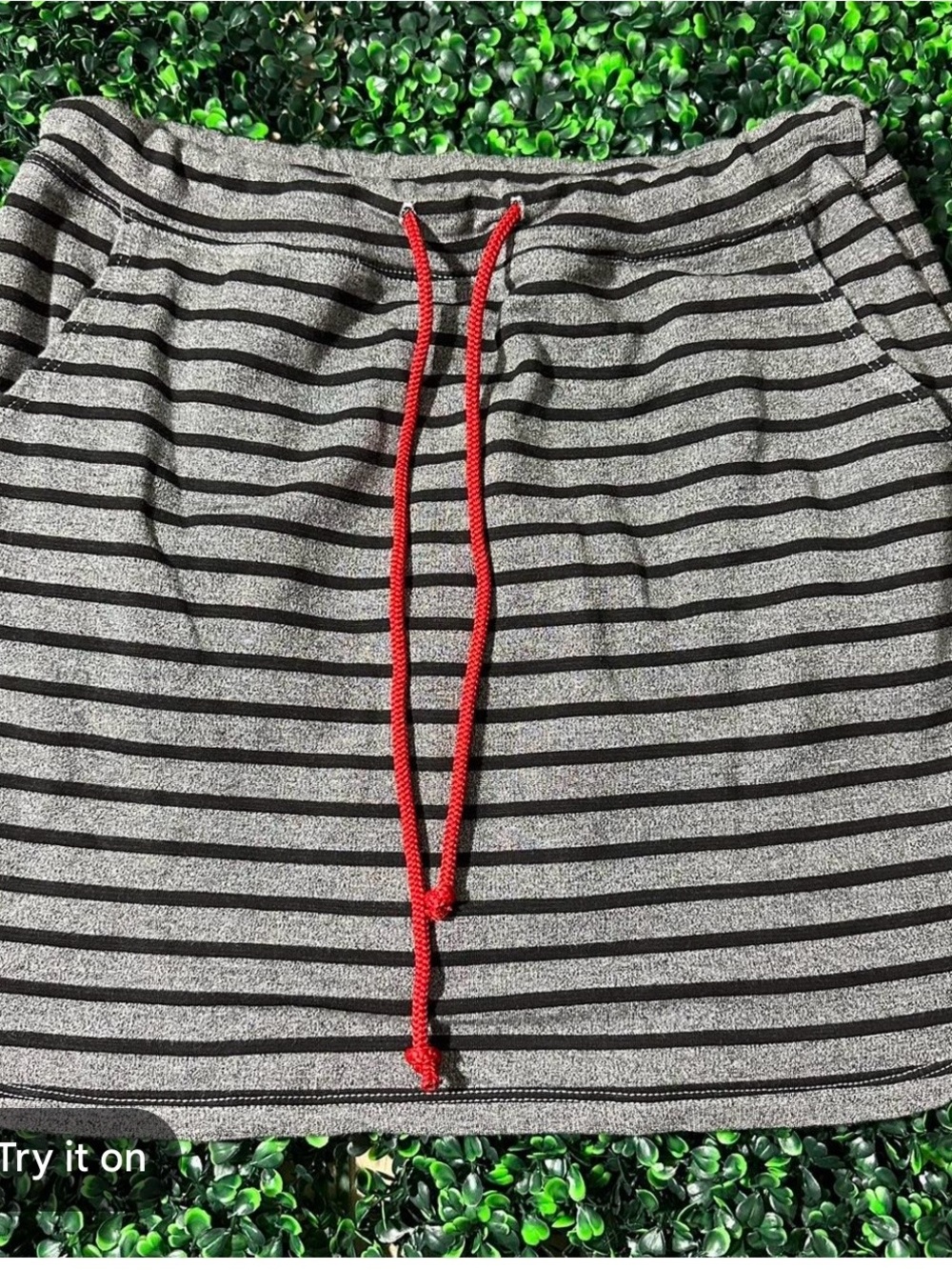 Sundry Gray and Black Striped Drawstring Skirt with Red Cord size 2 (M in Sundry